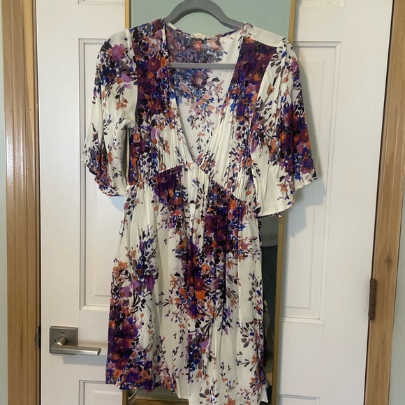 Pretty Dress - Picture 1 of 4